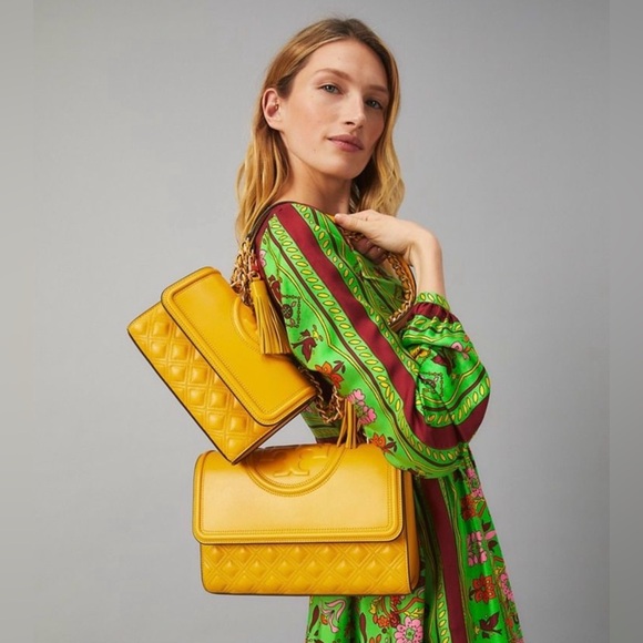 TORY BURCH FLEMING CONVERTIBLE SHOULDER BAG IN YELLOW.